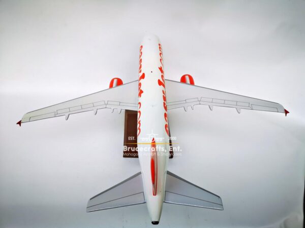 Model of Airbus A319 Easyjet with detailed craftsmanship.